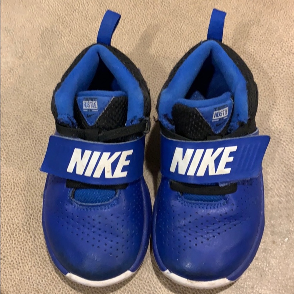 Nike toddler sneakers size 9 / 26 EU